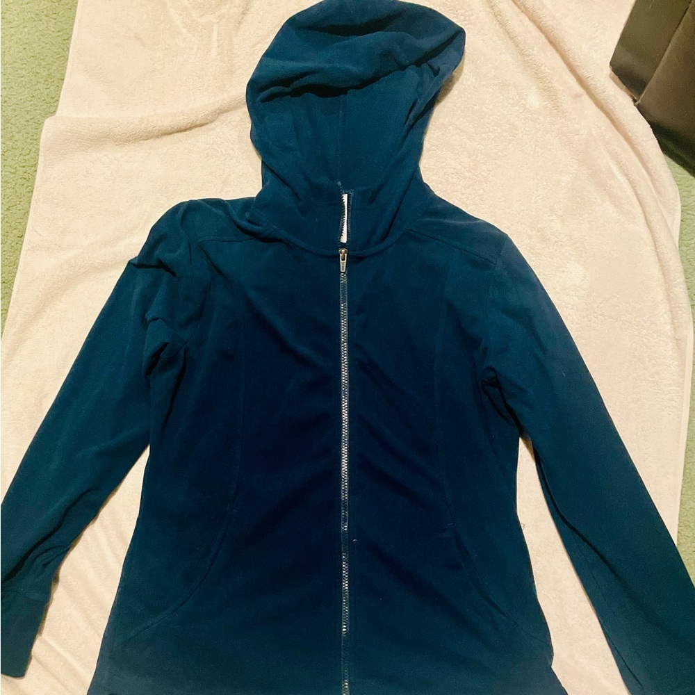 Super warm and beautiful aqua royal blue.Will keep you warm and its super light.